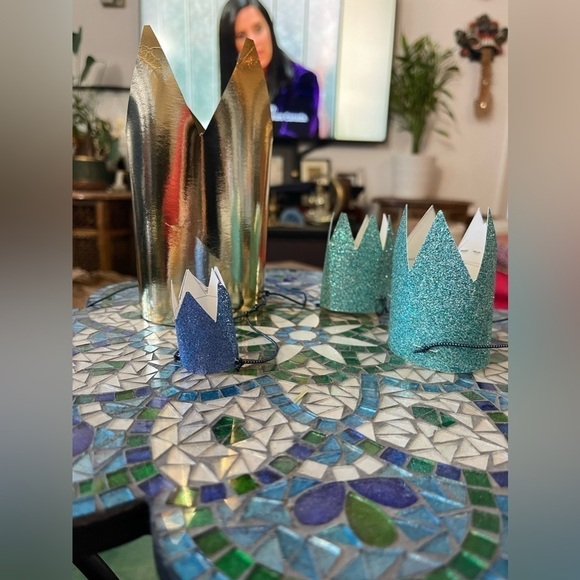 4 HANDCRAFTED  birthday paper crowns by me more can always be made upon request - Picture 4 of 10